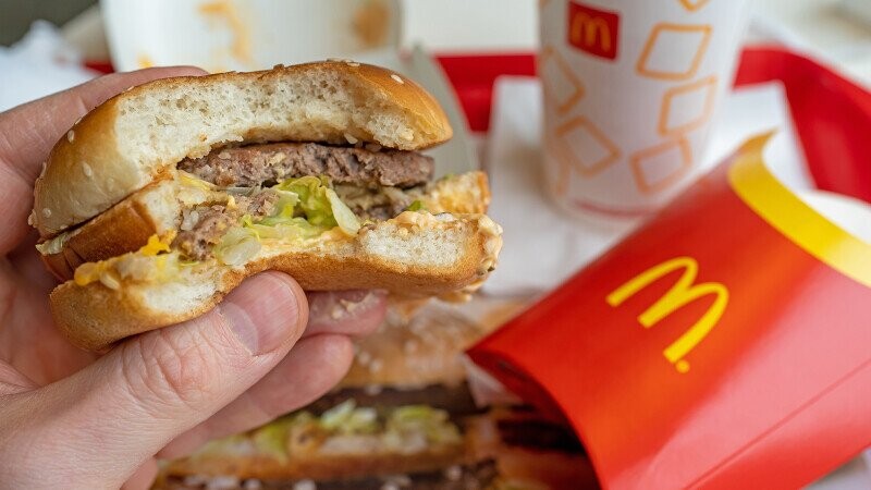 34 Bits of Fast-Food Trivia That Were Thrown Into Our Car By A Perturbed Drive-Thru Attendant