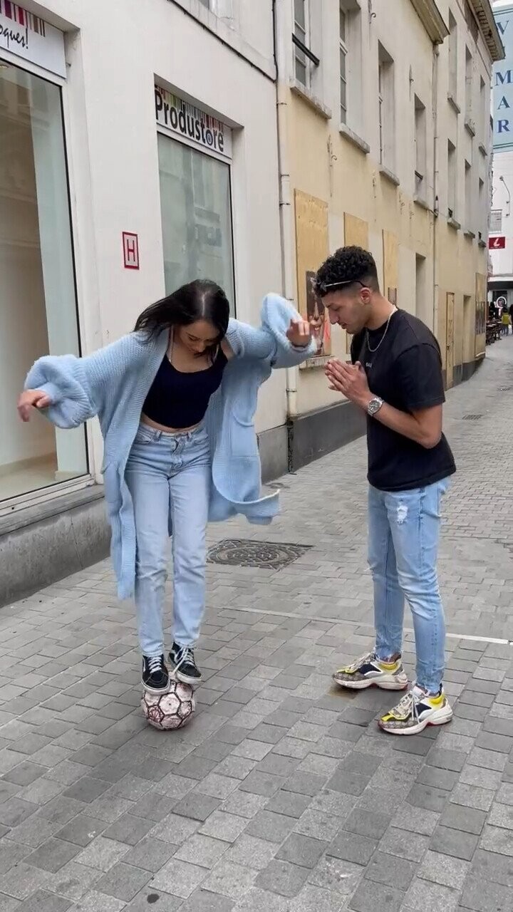 ques! M Produstore AR H L