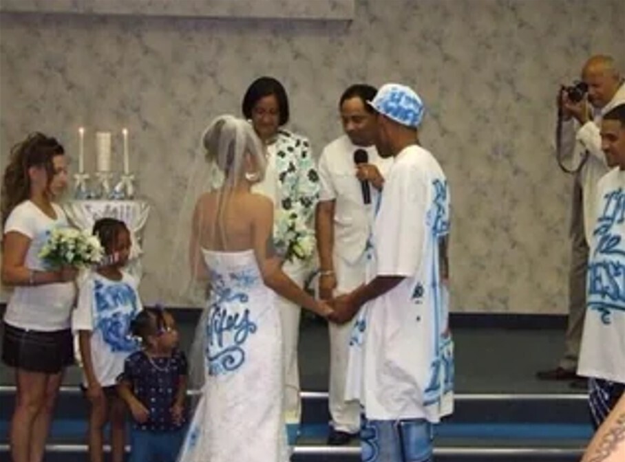 Unique Wedding Photos Showing Love Conquers All