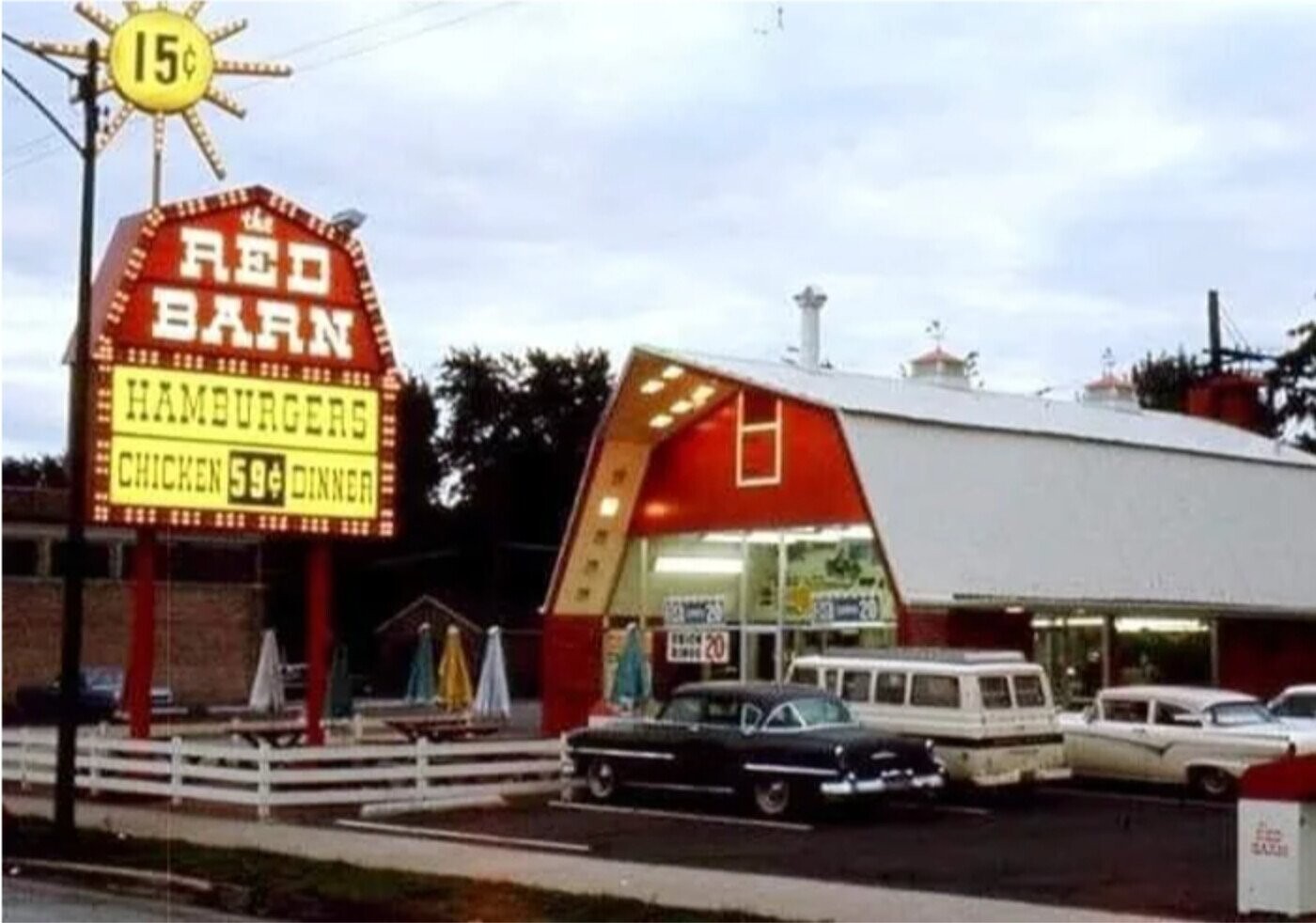 15c RED BARN 111 : : SES HAMBURGERS CHICKEN 59¢ DINNER 20 RINGE SAKE