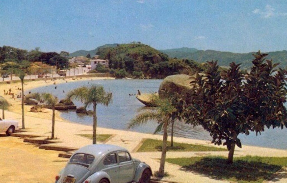 20 Photos Remembering Brazil's Beaches in the 1970s