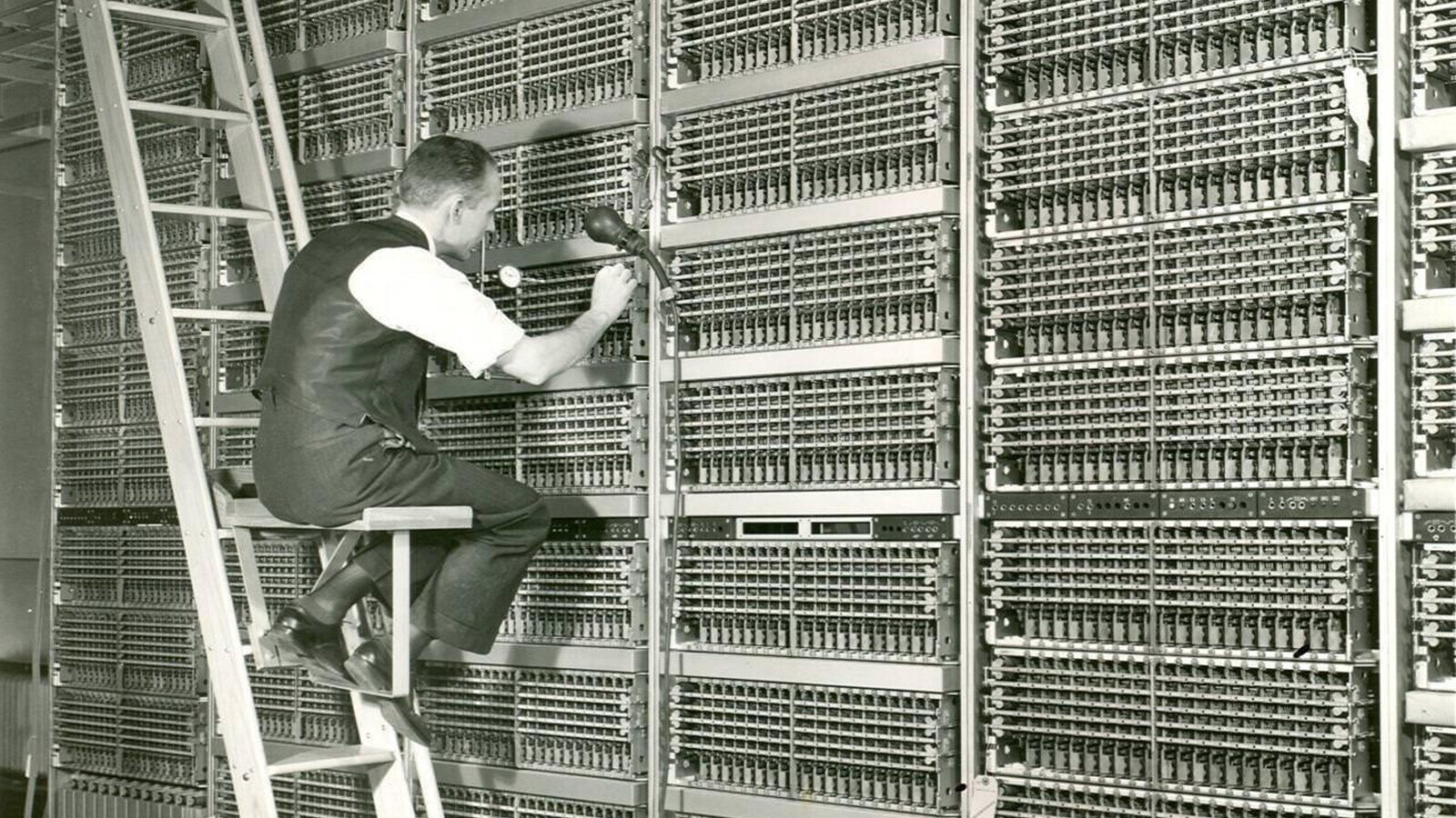 15 Photos Remembering What Blue Collar Jobs Really Used to Look Like