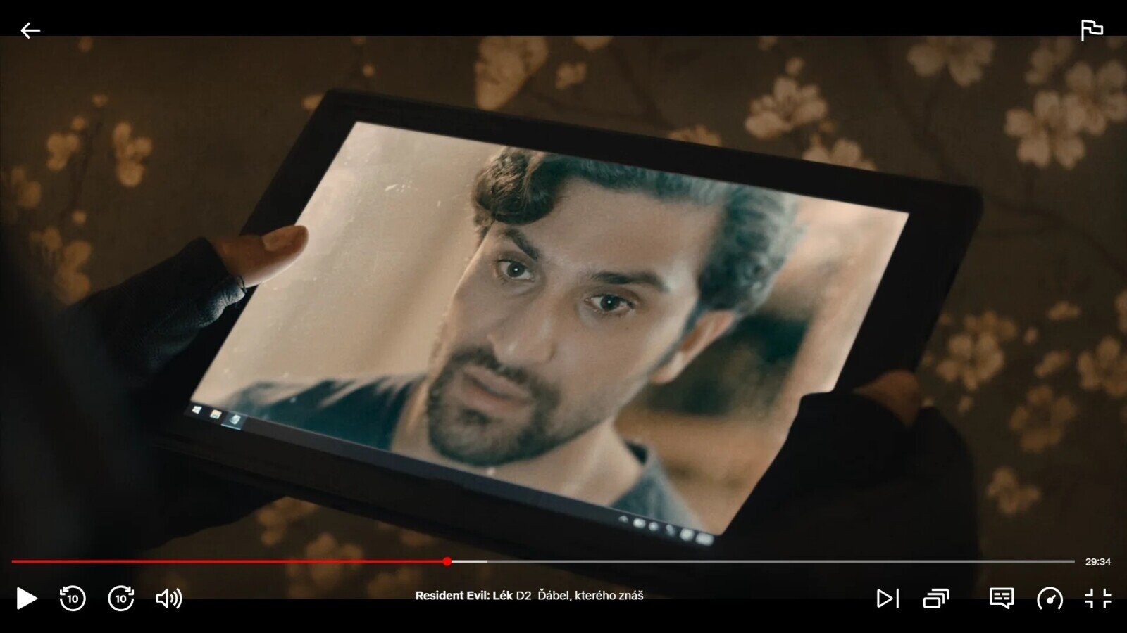 29:34 Resident Evil: Lék D2 Dábel, kterého znaš 10 10 DI a T+