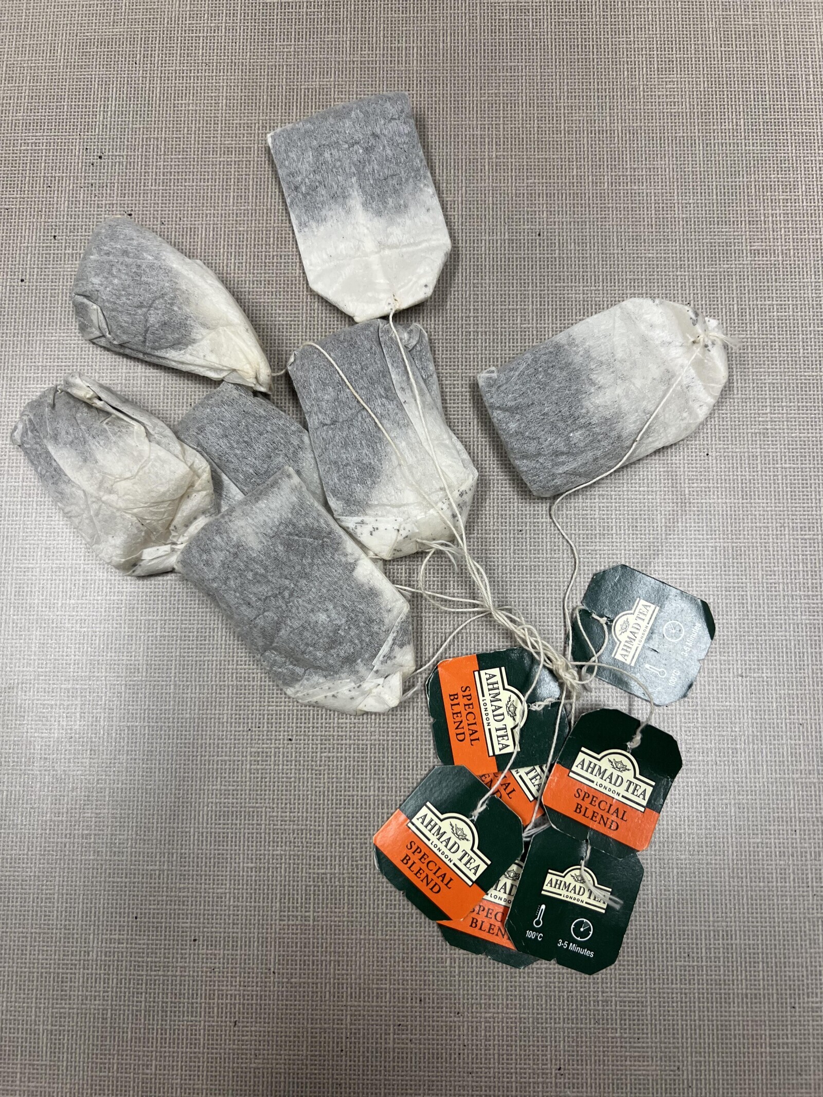 3-5 Minutes i AHMAD TEA 100°C AHMAD TEA SPECIAL BLEND AHMAD TEA TEA SPECIAL BLEND IAL PE) AHMAD TEA AHMAD LONDON IAD SPECIAL LONDO BLEND 3-5 Minutes 100 C SPEC BLEN