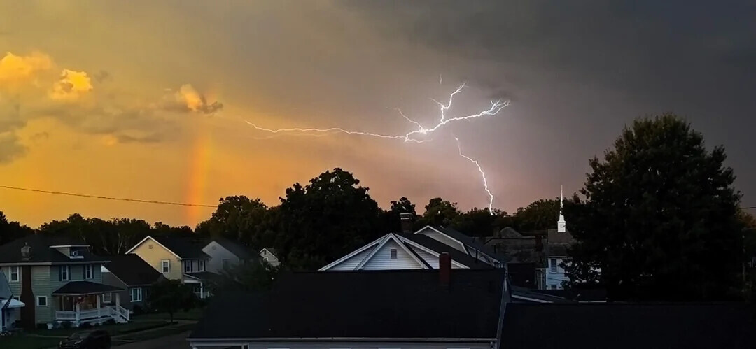 Unsettling Coincidences People Accidentally Captured