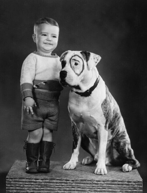 25 Photos That Start A Story You Can Finish