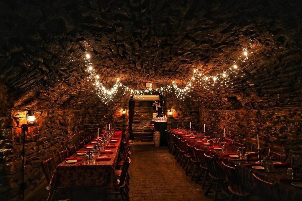 Early Restaurants That Look More Scary Than Appetizing