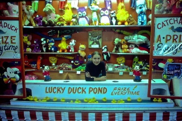 DUCK CATCHA A PRI IZE EM y time 50c 509 A DULA A DUCK .. TRINO EVER LUCKY DUCK POND PRIZE EVERYTIME