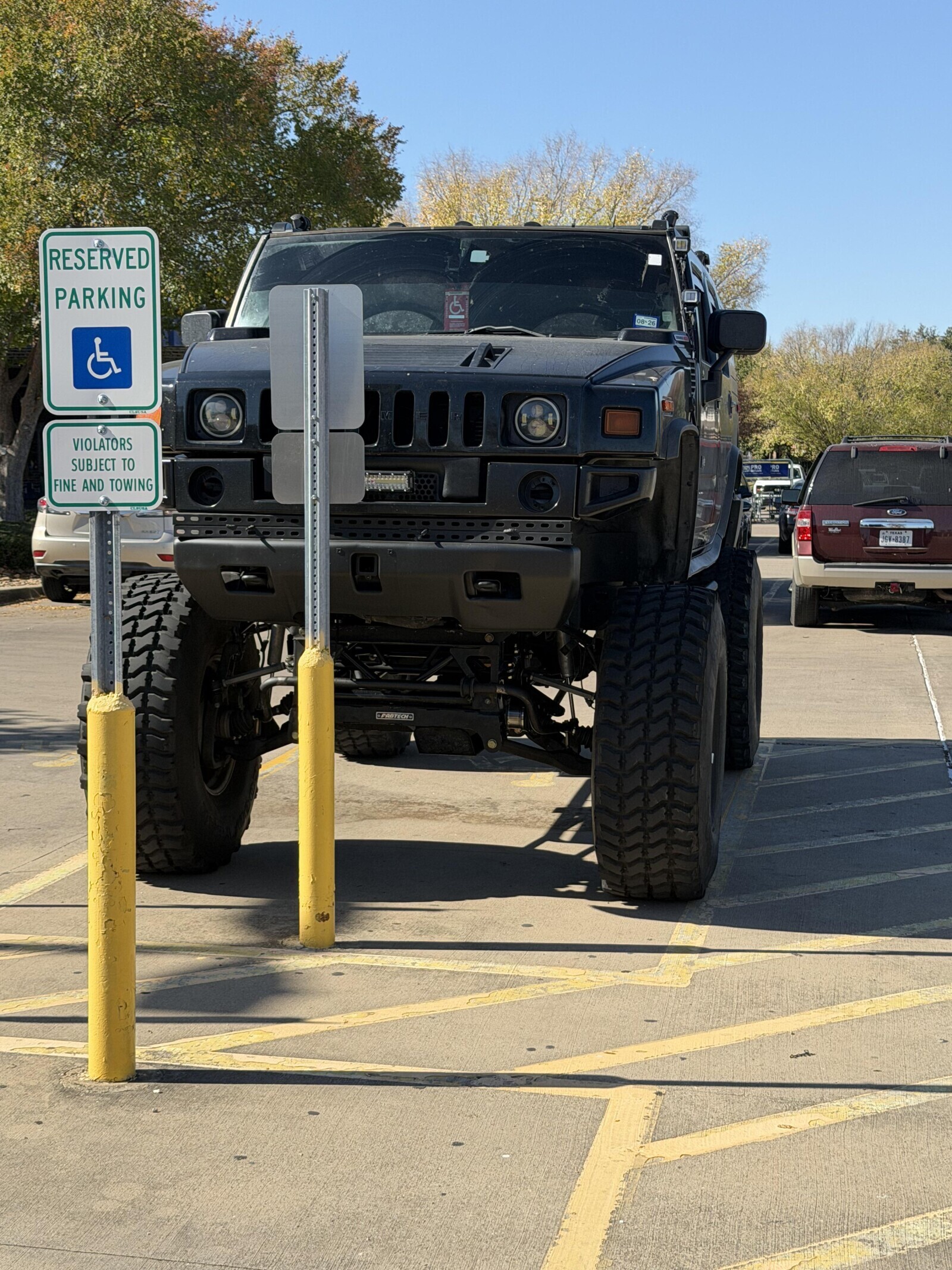 RESERVED PARKING 08-26 VIOLATORS SUBJECT TO FINE AND TOWING JGV-8387