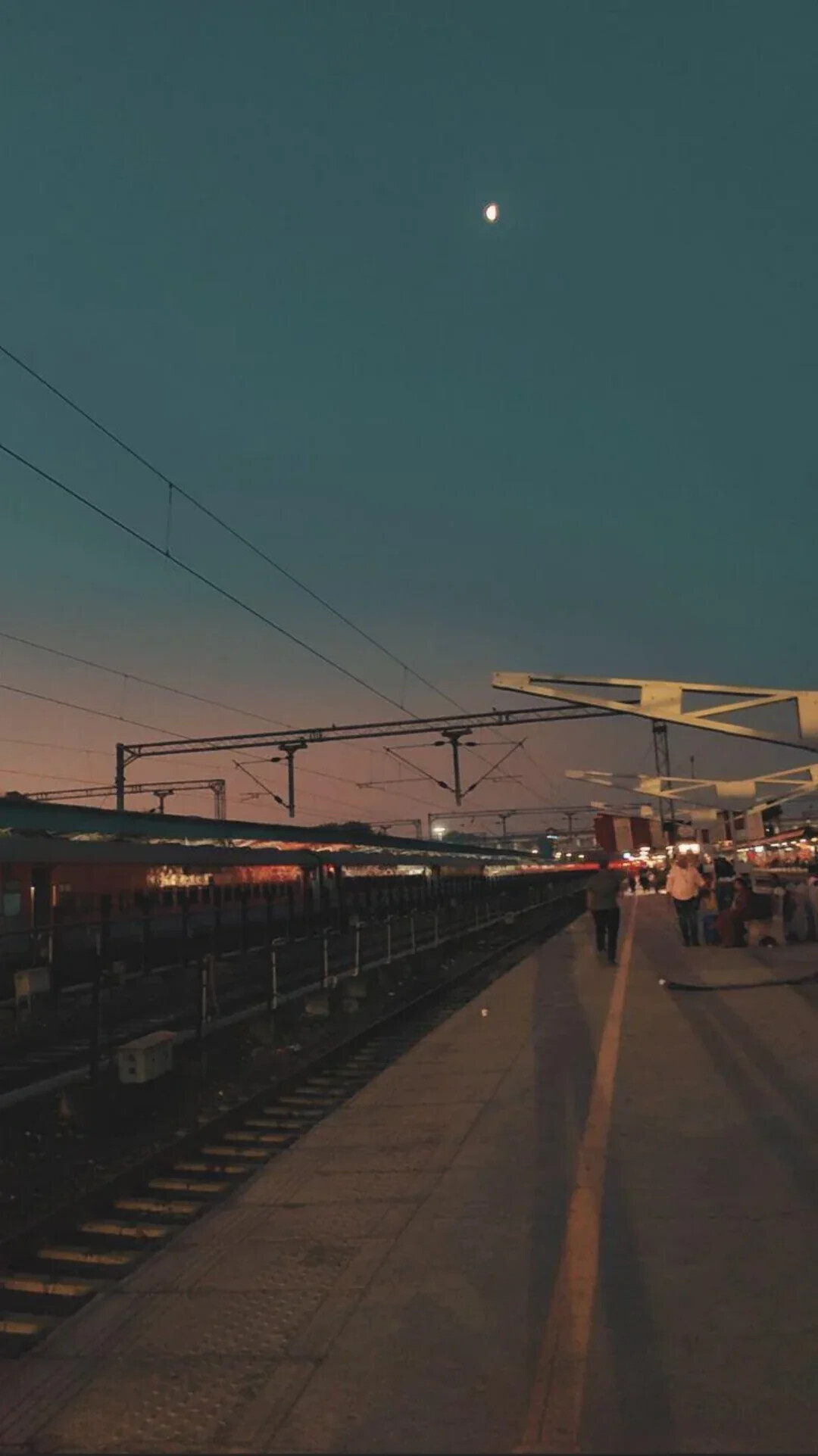 Unsettling Coincidences People Accidentally Captured