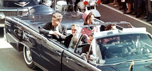 20 Historical Photos With a Story to Tell