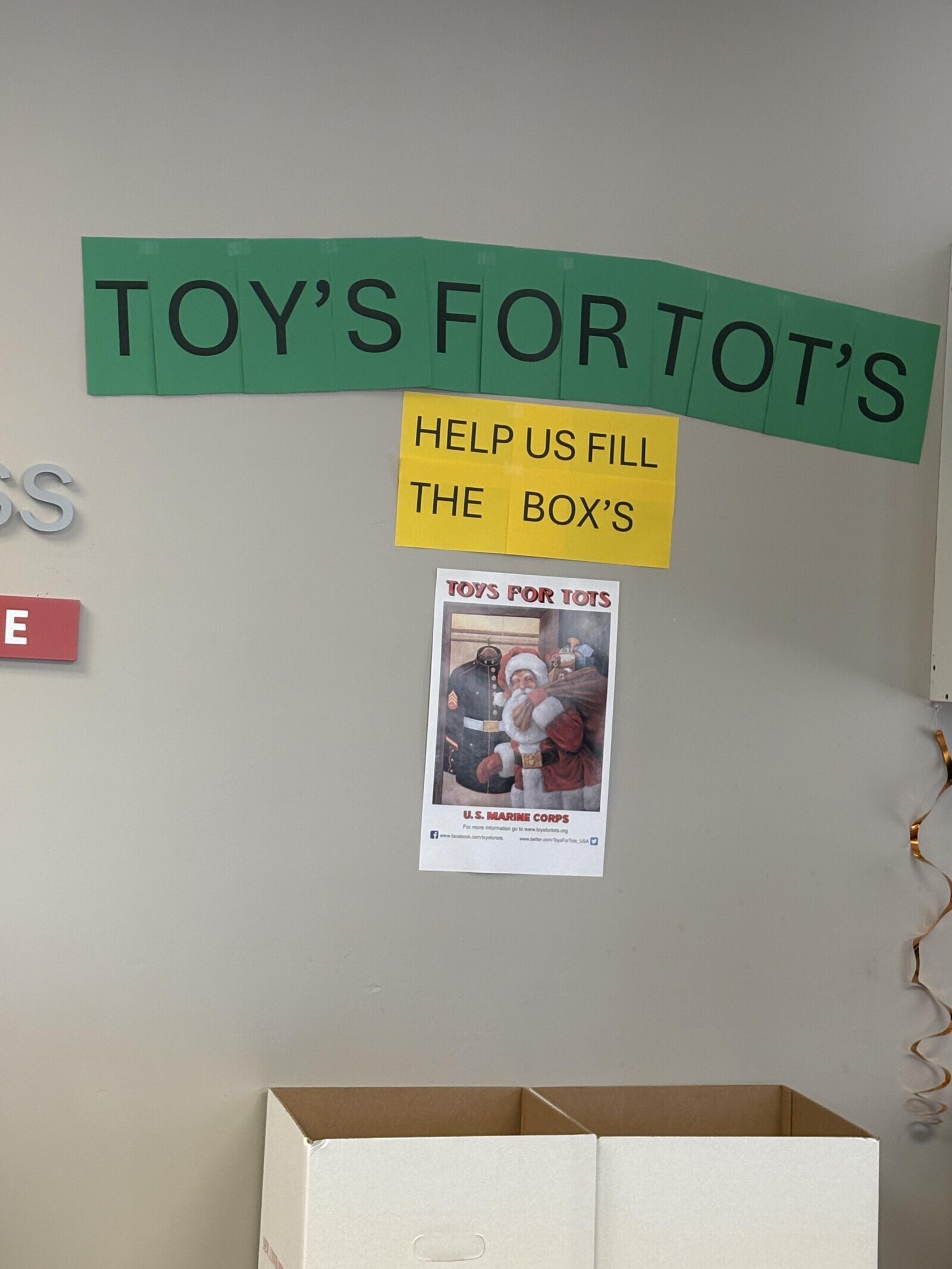 TOY'S FORTOT'S HELP US FILL ي THE BOX'S TOYS FOR TOTS E U.S. MARINE CORPS For more information OFG www.twitter con ToyaForTotte us www.facebook vk.com/toystoriots