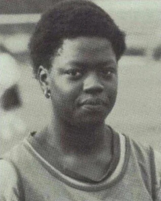 20 Celebrity Yearbook Photos You Might Not Recognize