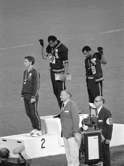 12 Moments Leading Up To Iconic Photographs