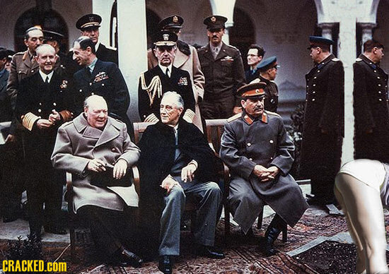 18 Famous Pictures (Before They Were Cropped)